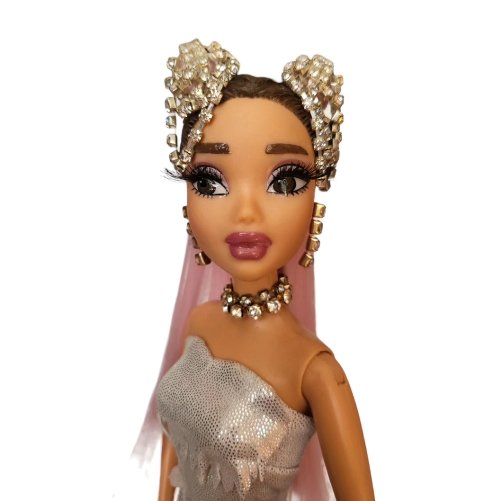 Ariana Grande 7 Rings Doll - Picture 8 of 10